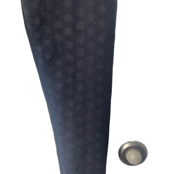 Lululemon SZ 2 black dot cropped leggings - Picture 2 of 4